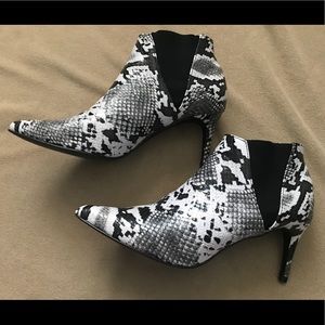Lulu’s snake skin print bootie
